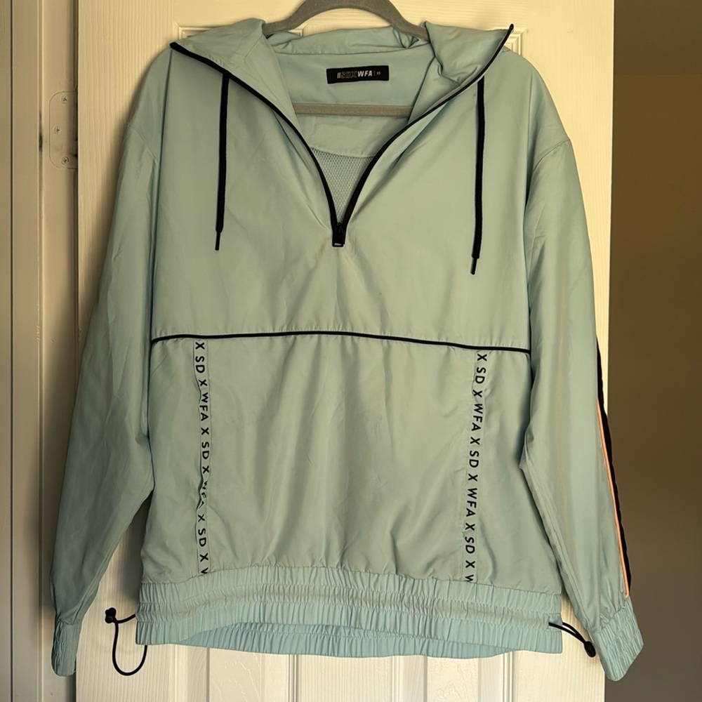 Sarah’s day x white fox windbreaker